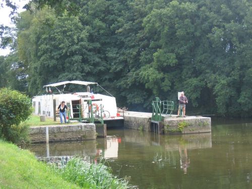 The lock-keeper closes the top gate again.