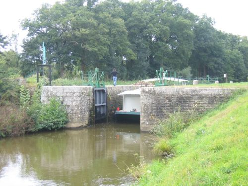 but when it's done the boat can leave the lock